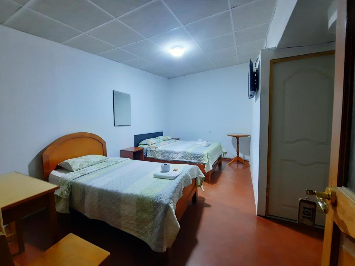 Hostal Dulzura Caraz Exterior photo